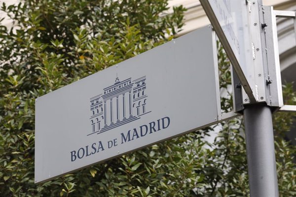 El Ibex 35 cae un 0,9% en la apertura y dice adiós a los 15.200 puntos