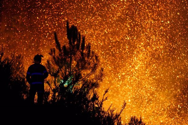 El incendio de Pobra do Brollón (Lugo), que sigue en riesgo por cercanía a casas, calcina 600 hectáreas
