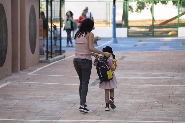 Los madrileños tienen la vuelta al cole más cara con un coste medio de 745 euros y los gallegos la más barata, 544 euros
