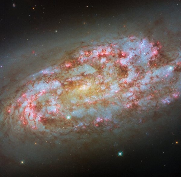 El telescopio Hubble publica una imagen de una galaxia espiral ...