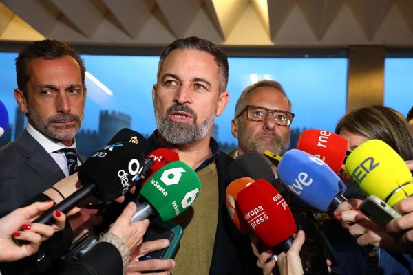 Abascal cree que la comparecencia de Sánchez sobre Adamuz servirá para  "inventarse" cosas y poner "excusas"